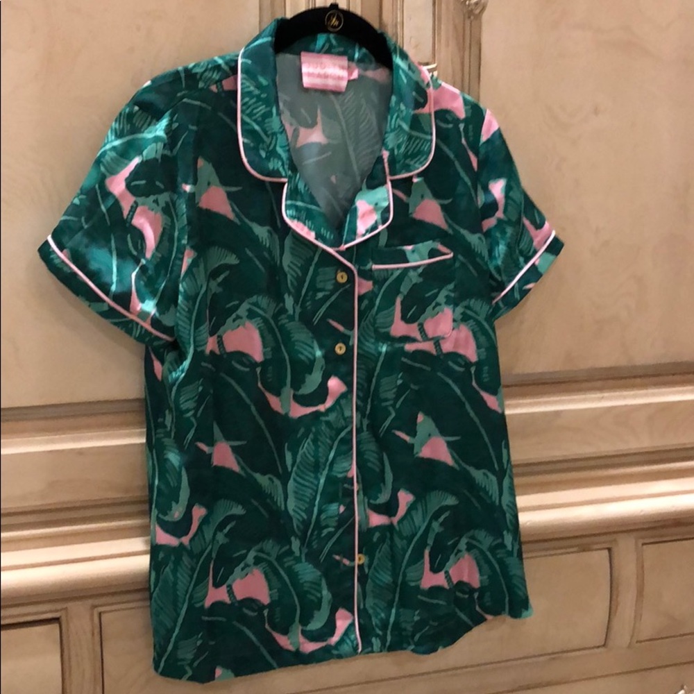 Judith March palm print pajama top 💕